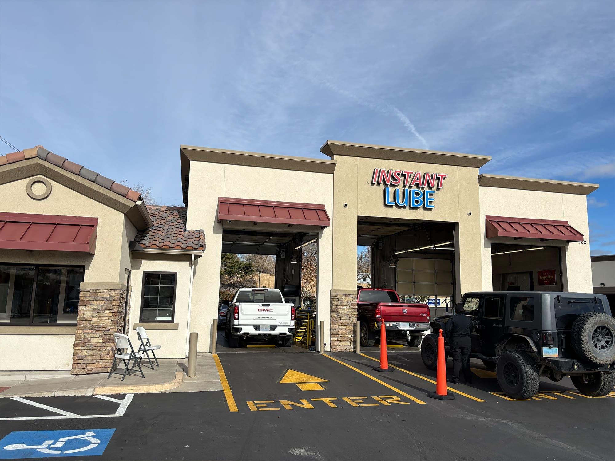 vehicles entering instant lube in sparks nv